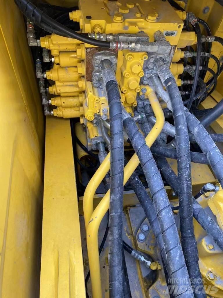 Komatsu 240LC-8 Vikšriniai ekskavatoriai