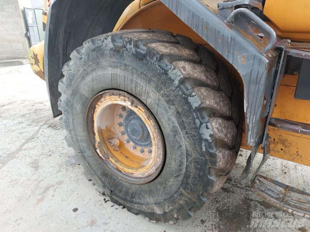 CASE 821 FXR Naudoti ratiniai krautuvai
