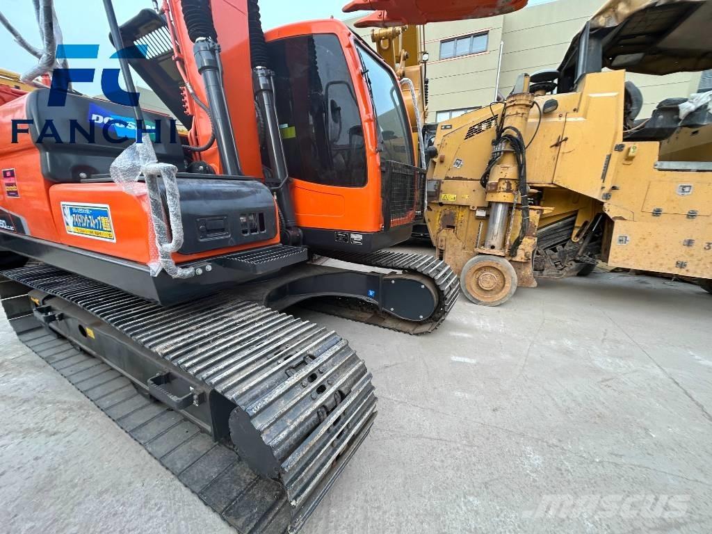 Doosan dx150 Vikšriniai ekskavatoriai