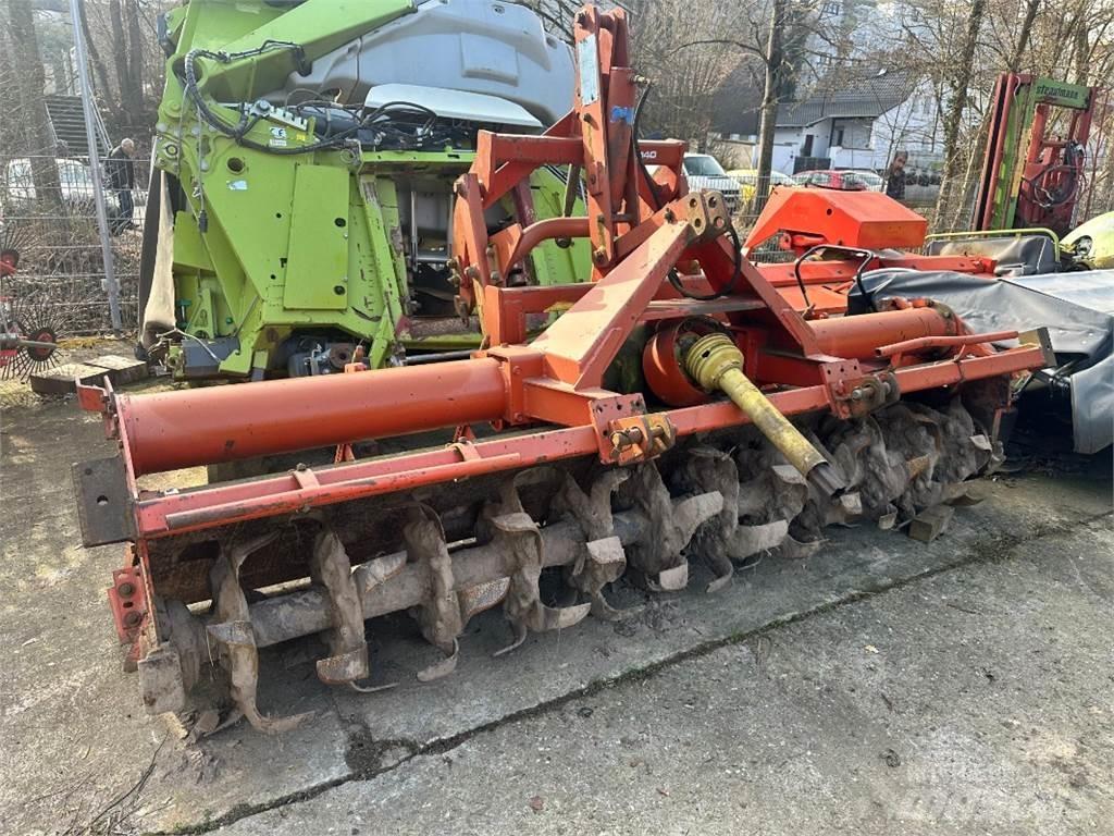 Kuhn EL140N 305 Dirvos paruošimo vynuogynams technika