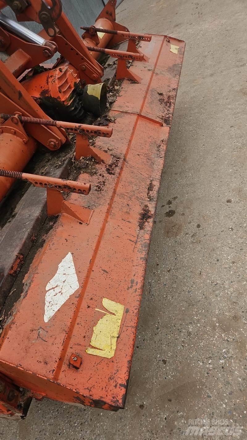 Kuhn EL140N 305 Dirvos paruošimo vynuogynams technika