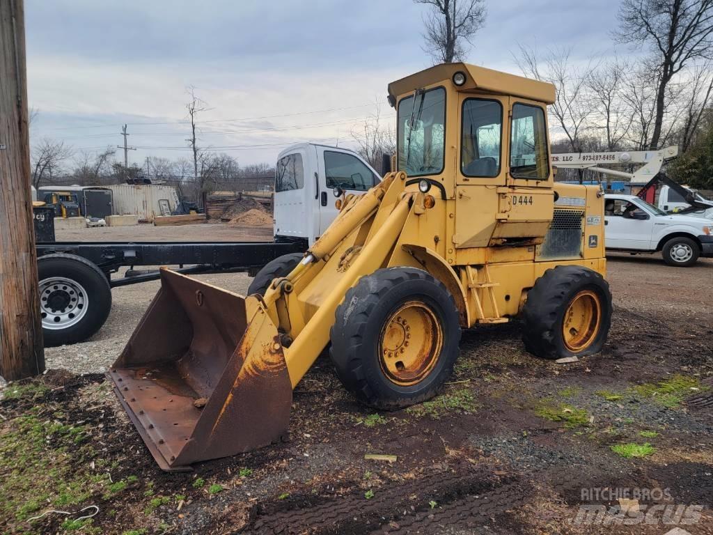 John Deere 444 A Naudoti ratiniai krautuvai