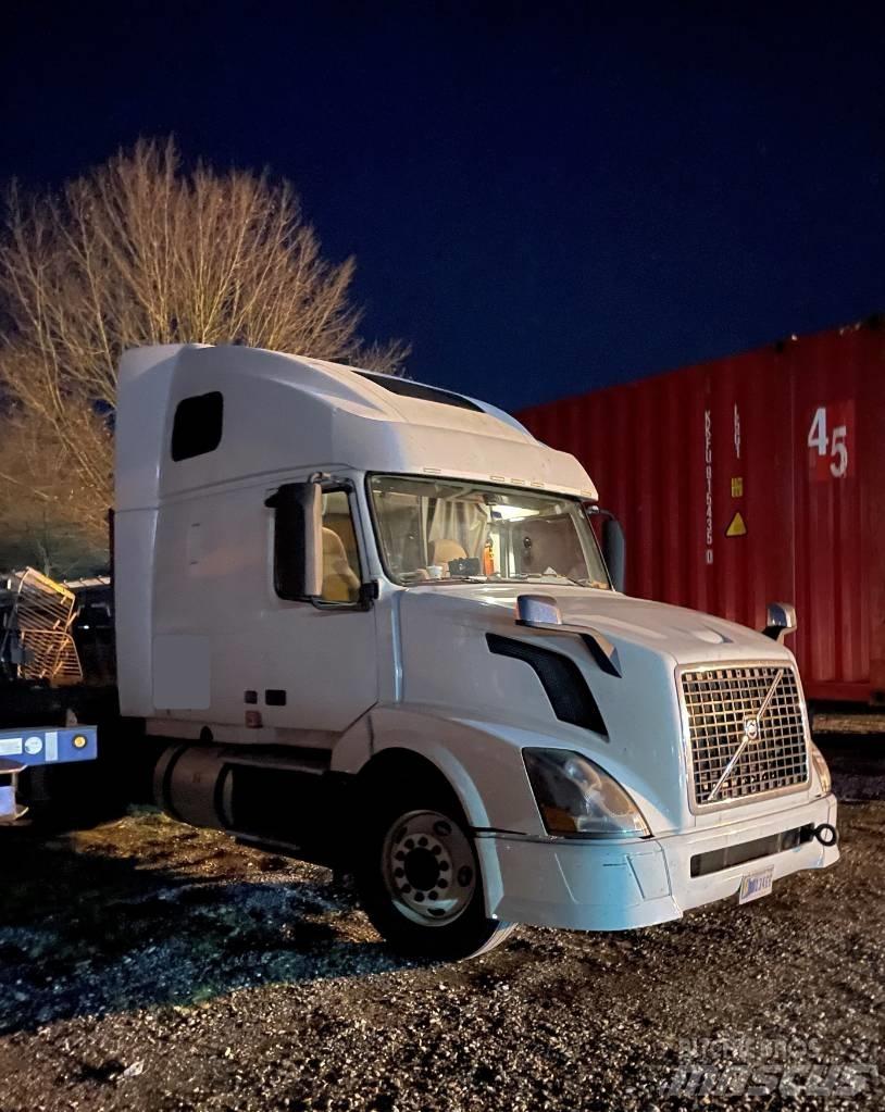 Volvo VNL 42 670 Naudoti vilkikai