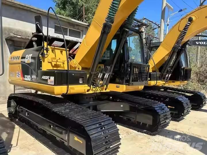 CAT CAT320D2 Vidutinės galios ekskavatoriai 7-12 t