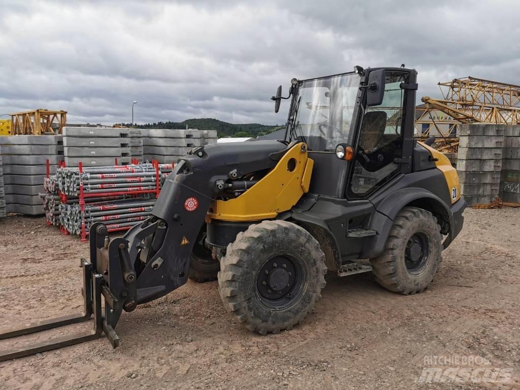Mecalac AS 700 Naudoti ratiniai krautuvai