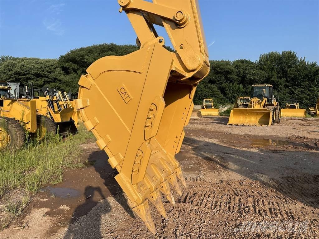 CAT 330 D L Vikšriniai ekskavatoriai
