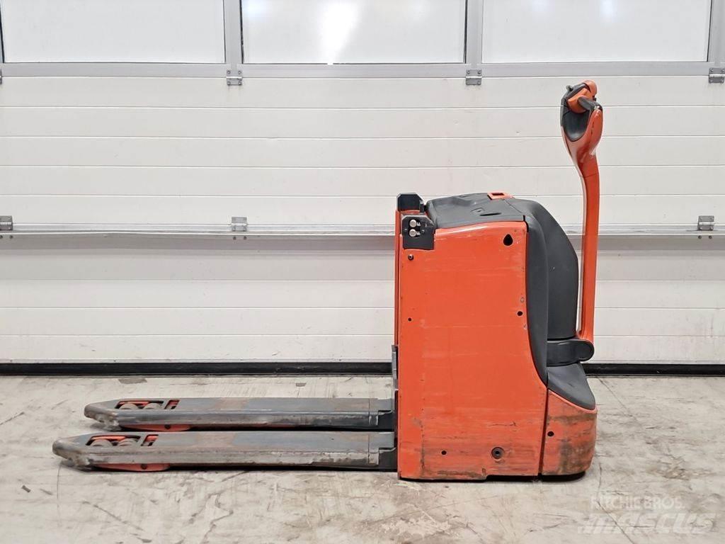 Linde T16L Rankiniai hidrauliniai vėžimėliai