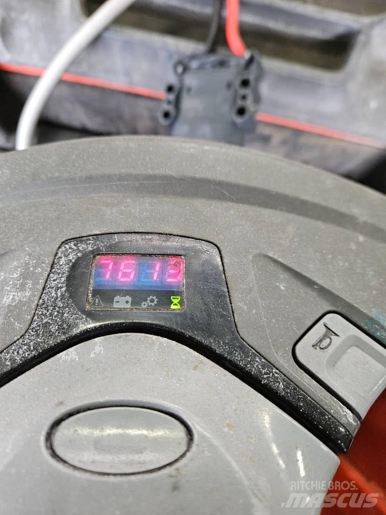 BT LPE250 Žemų aukščių keltuvai su platforma