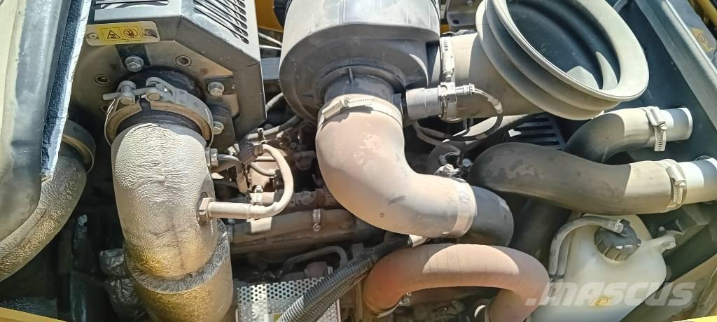 Komatsu WB 93 S-8 Ekskavatoriniai krautuvai