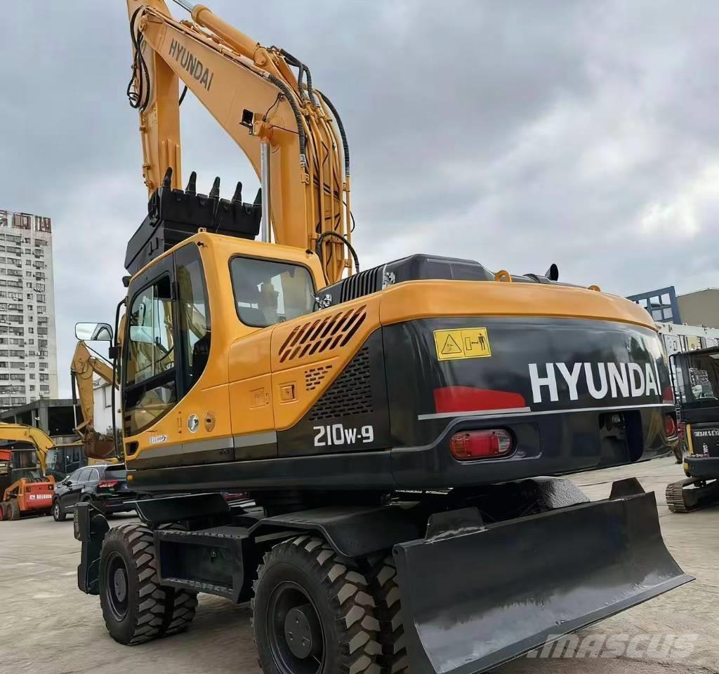Hyundai 210W -9 Ratiniai ekskavatoriai
