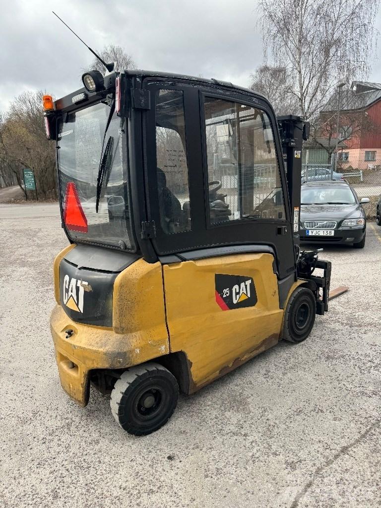 CAT EP25N Elektriniai šakiniai krautuvai