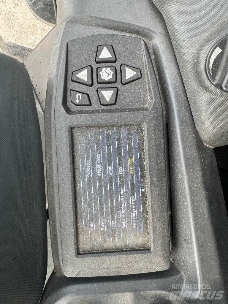 CAT EP25N Elektriniai šakiniai krautuvai