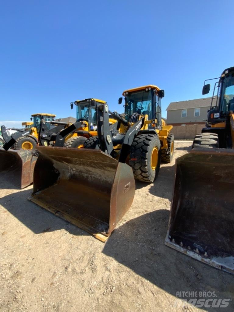 John Deere 544L Naudoti ratiniai krautuvai