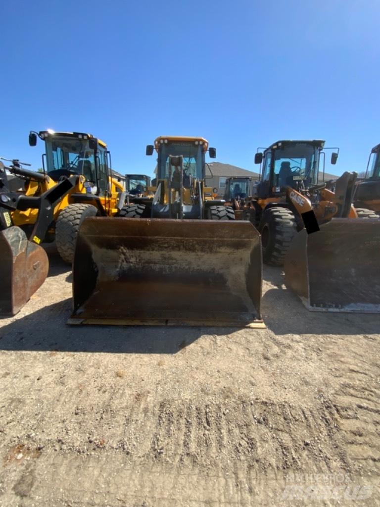 John Deere 544L Naudoti ratiniai krautuvai