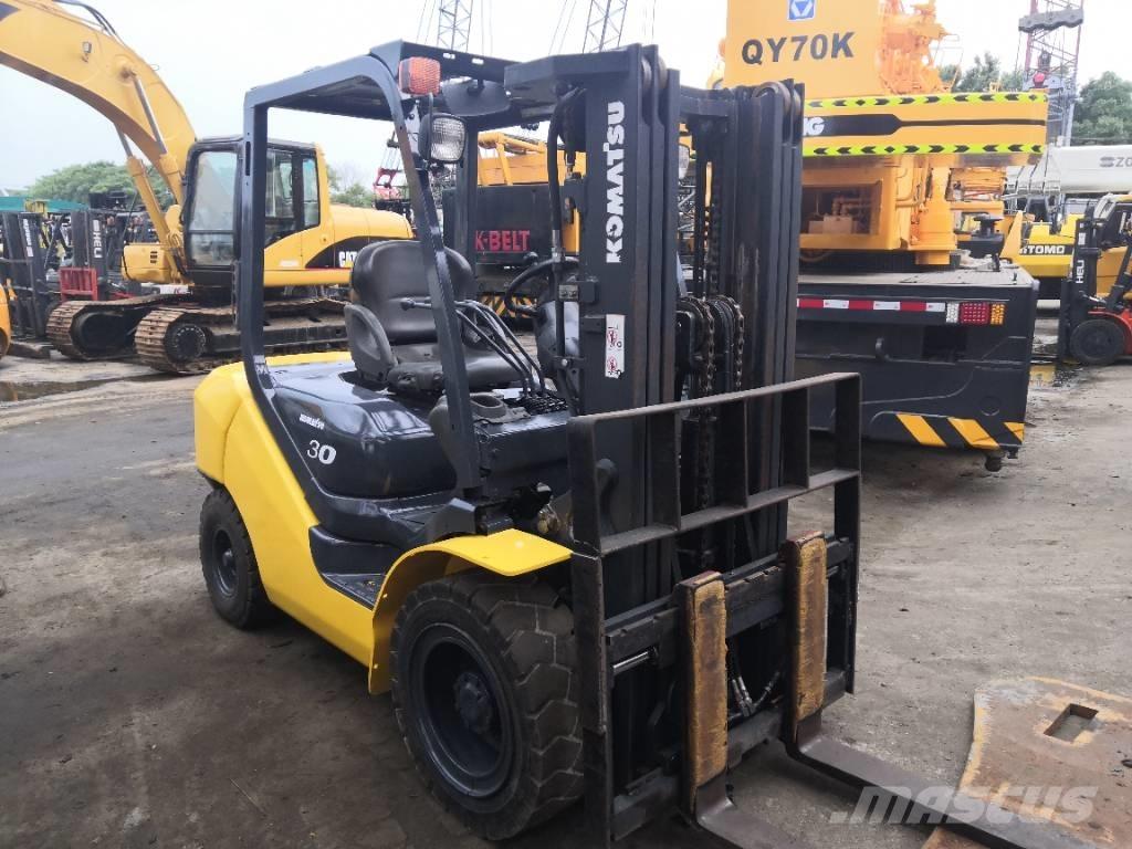 Komatsu 30 Dyzeliniai krautuvai