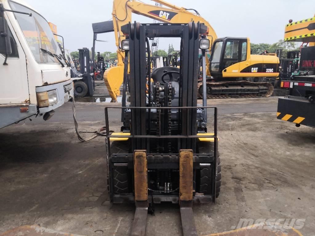 Komatsu 30 Dyzeliniai krautuvai