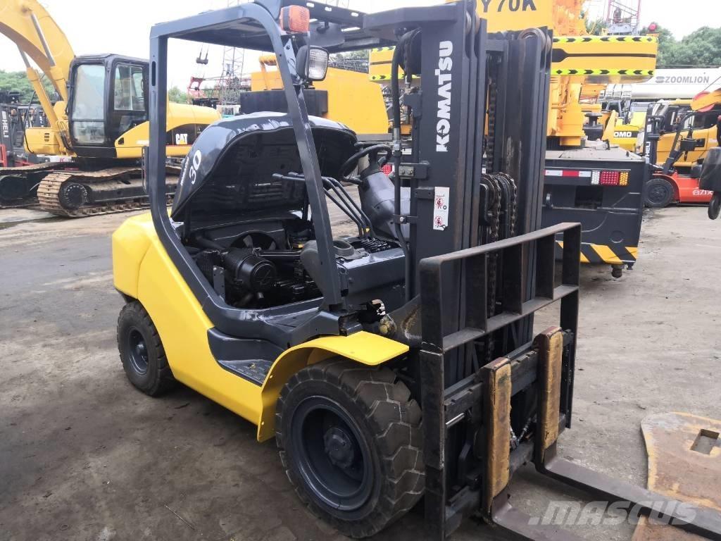 Komatsu 30 Dyzeliniai krautuvai