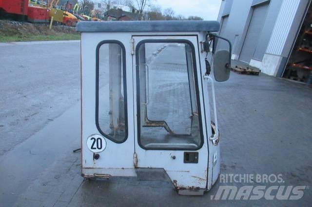 Kubota R 520 Kabinos ir interjeras