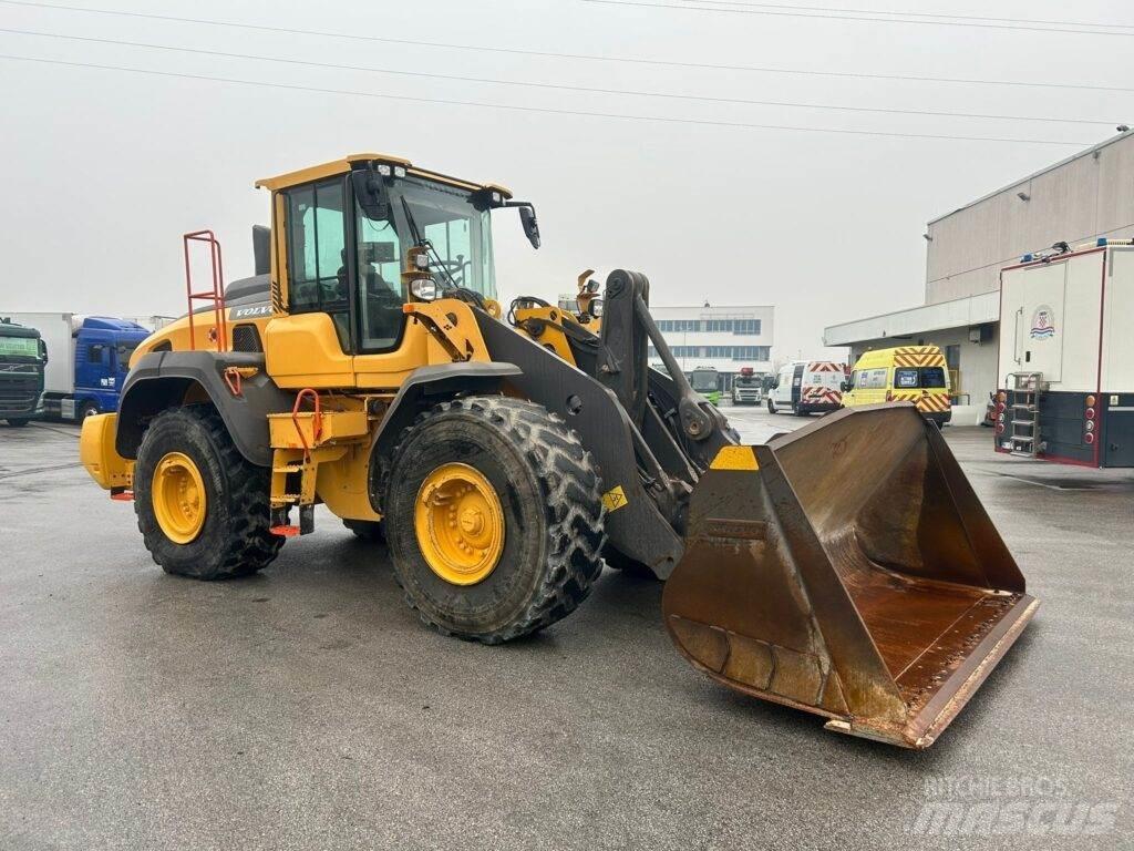 Volvo L110H Naudoti ratiniai krautuvai