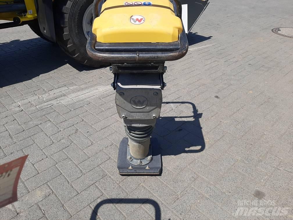 Wacker Neuson AS60e Plūktuvai