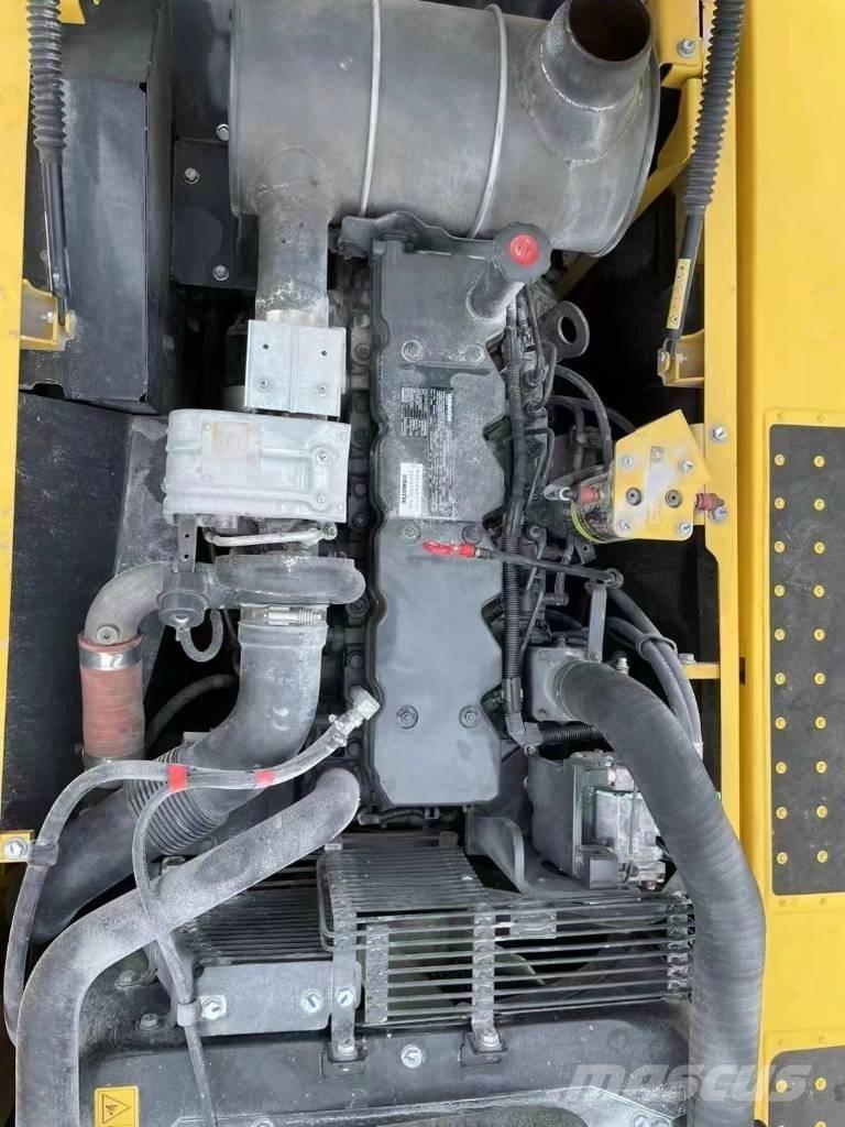 Komatsu PC220-8 Vikšriniai ekskavatoriai