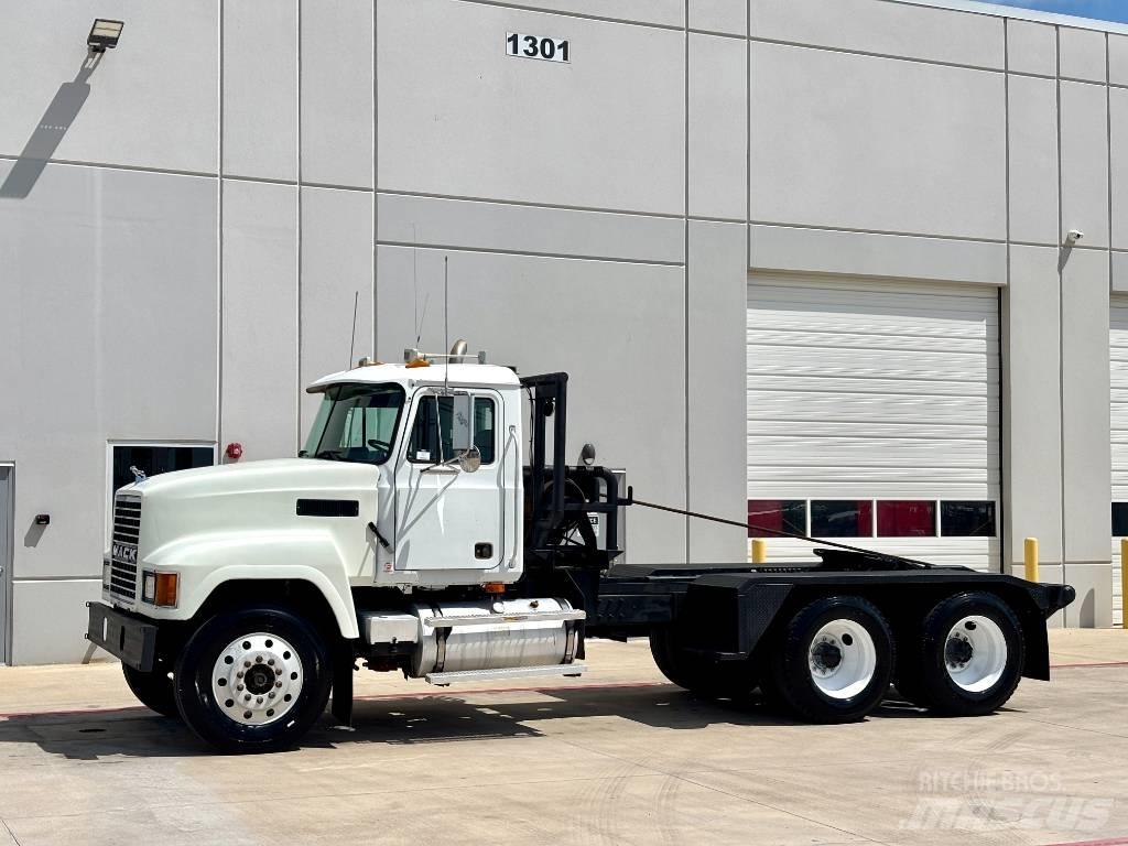 Mack CH 613 Pagalbos kelyje automobiliai