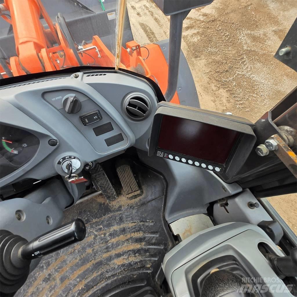 Hitachi ZW150-6 Naudoti ratiniai krautuvai