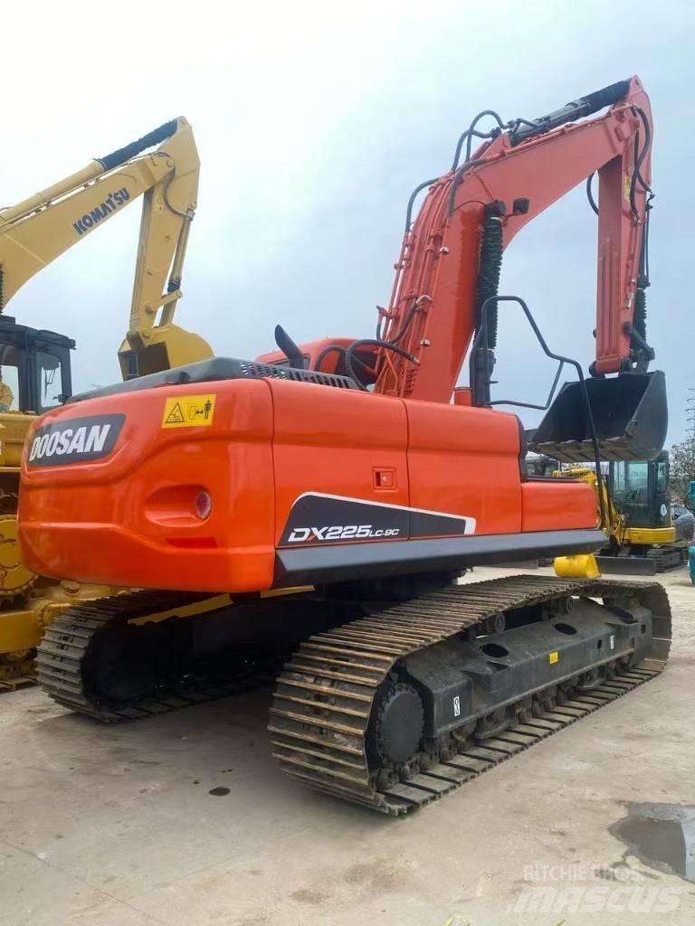 Doosan DX 225 LC Vikšriniai ekskavatoriai