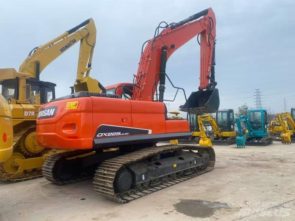 Doosan DX 225 LC Vikšriniai ekskavatoriai