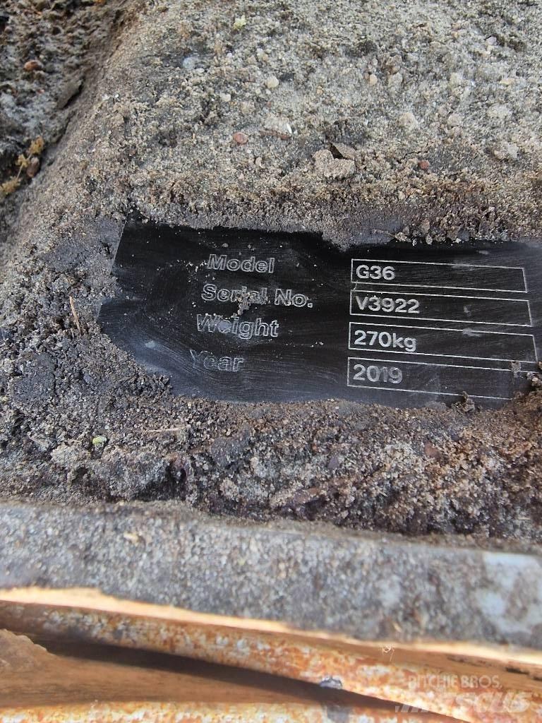 Komatsu G36 Miško technika - Kita