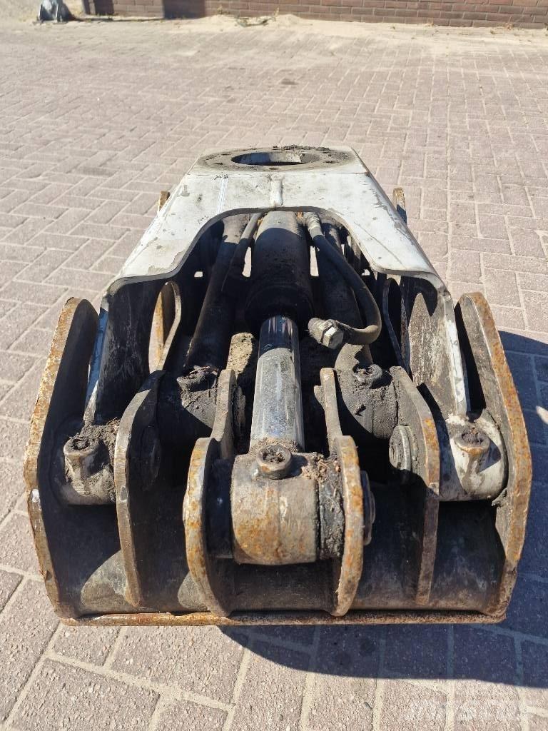 Komatsu G36 Miško technika - Kita
