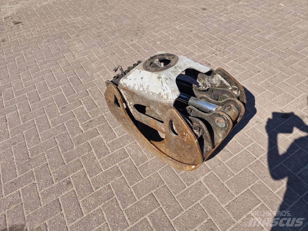 Komatsu G36 Miško technika - Kita
