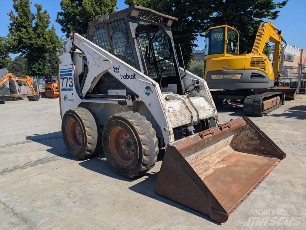 Bobcat 773 Krautuvai su šoniniu pasukimu
