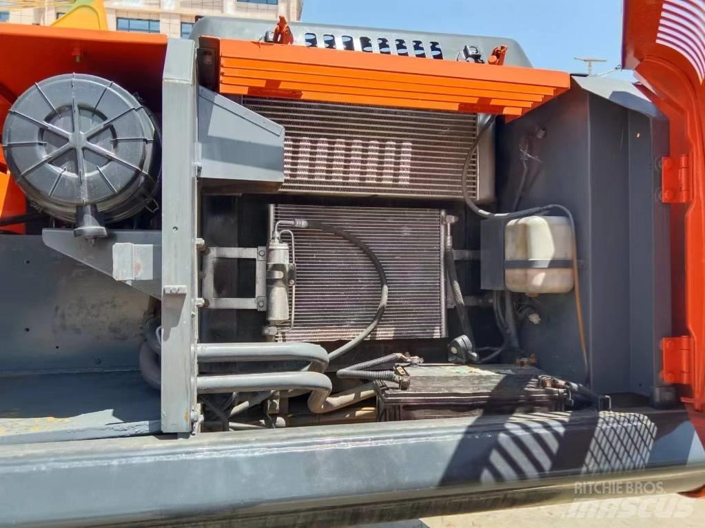 Hitachi ZX 240 Vikšriniai ekskavatoriai