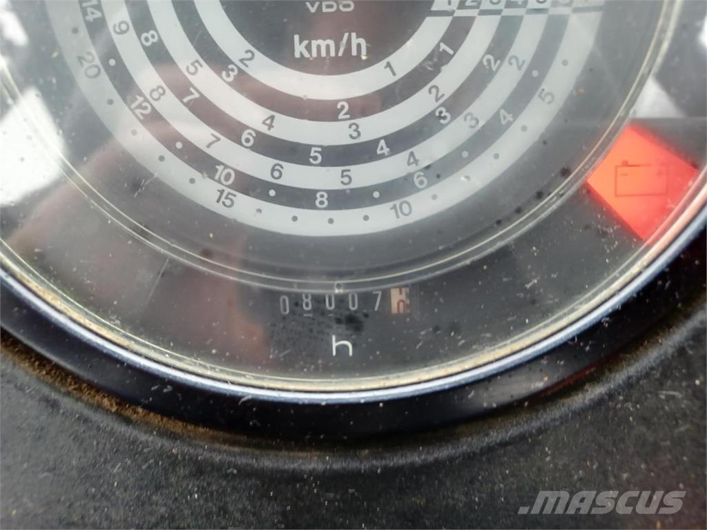 John Deere 1750 Traktoriai