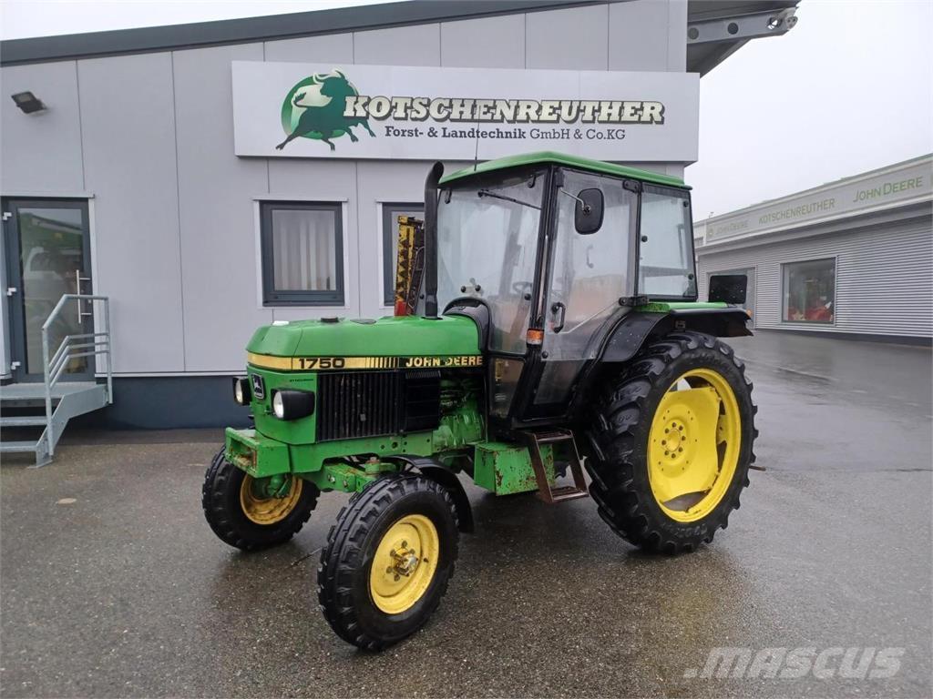 John Deere 1750 Traktoriai