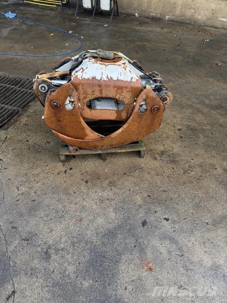 Komatsu G36 Griebtuvai