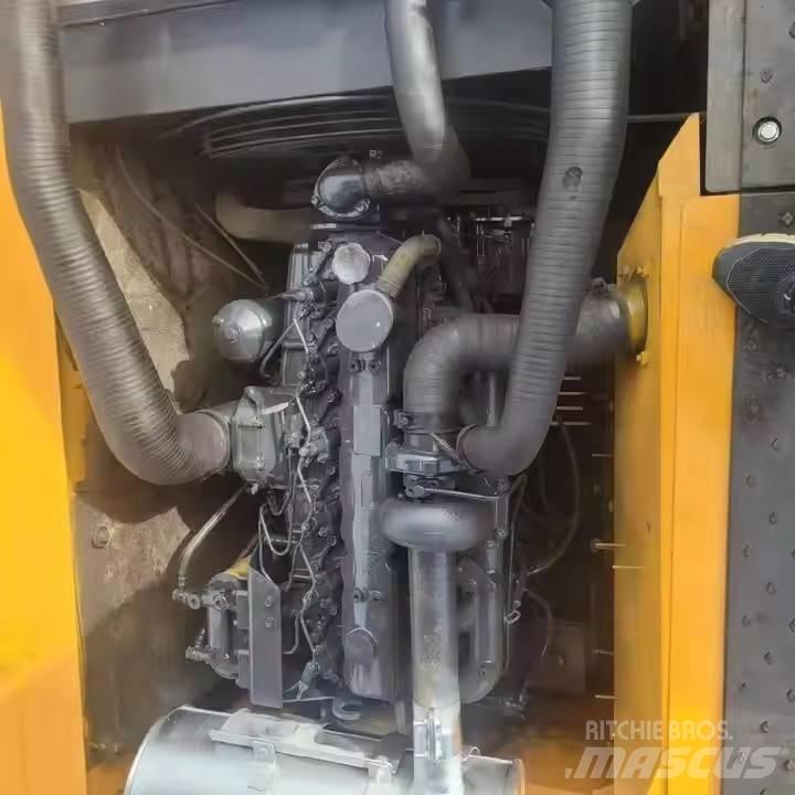 Hyundai 225 Vikšriniai ekskavatoriai