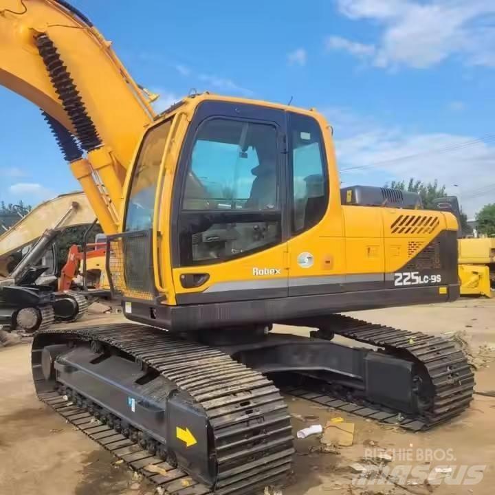 Hyundai 225 Vikšriniai ekskavatoriai