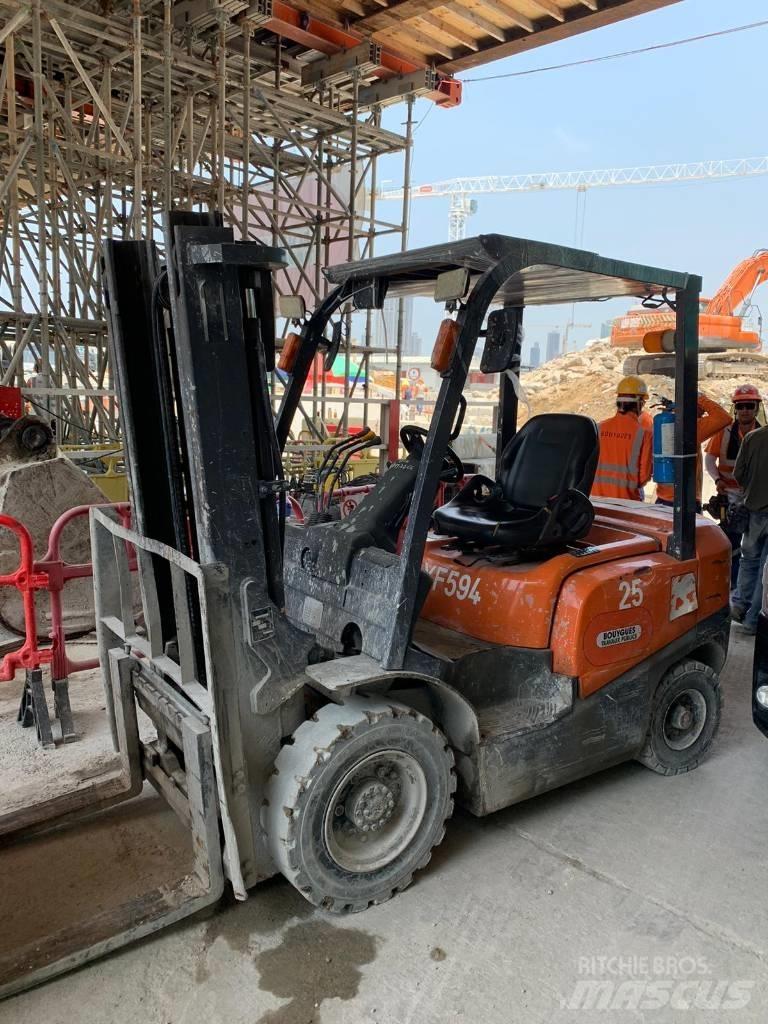 TCM Forklift FD25T4 Dyzeliniai krautuvai