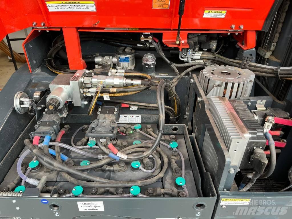 Combilift CBE3000 Krautuvai su pakrovimu iš šonų