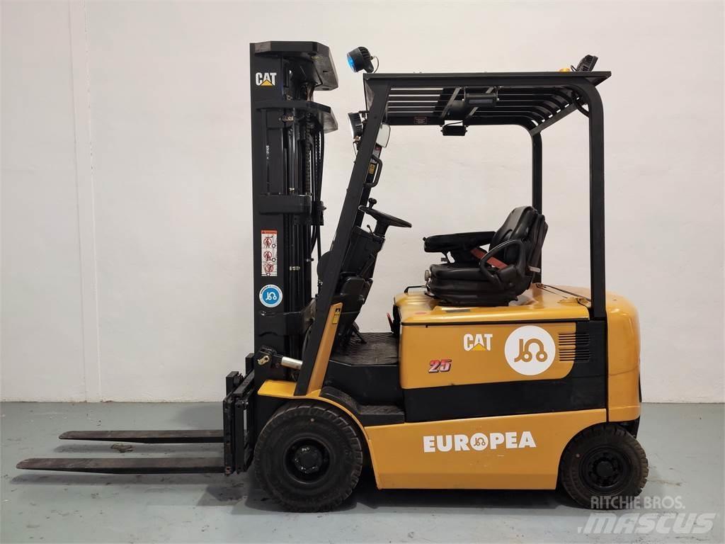 CAT EP25K PAC Elektriniai šakiniai krautuvai