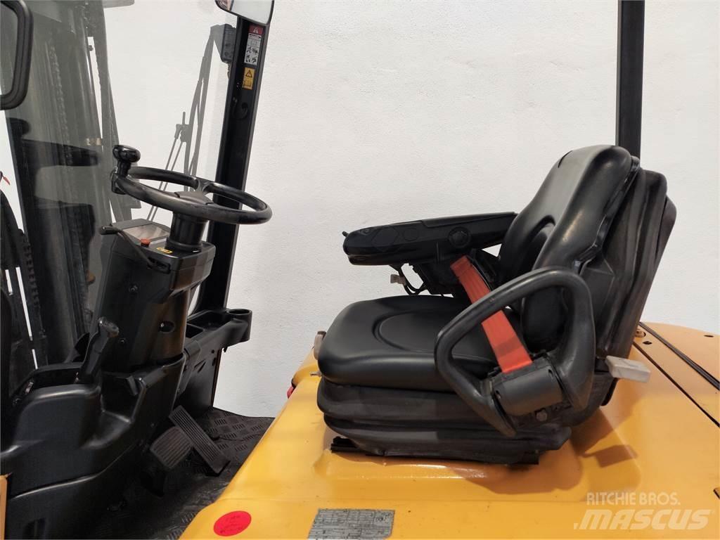CAT EP25K PAC Elektriniai šakiniai krautuvai