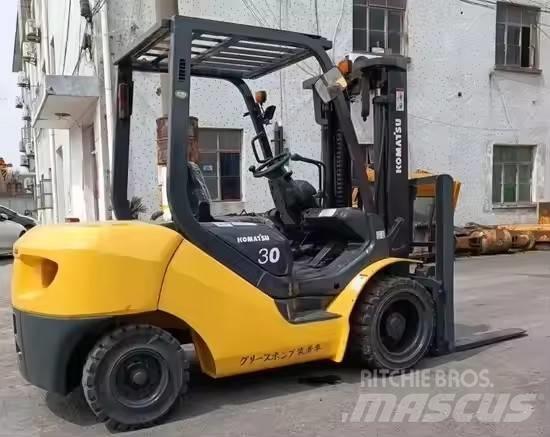 Komatsu 30 Dyzeliniai krautuvai