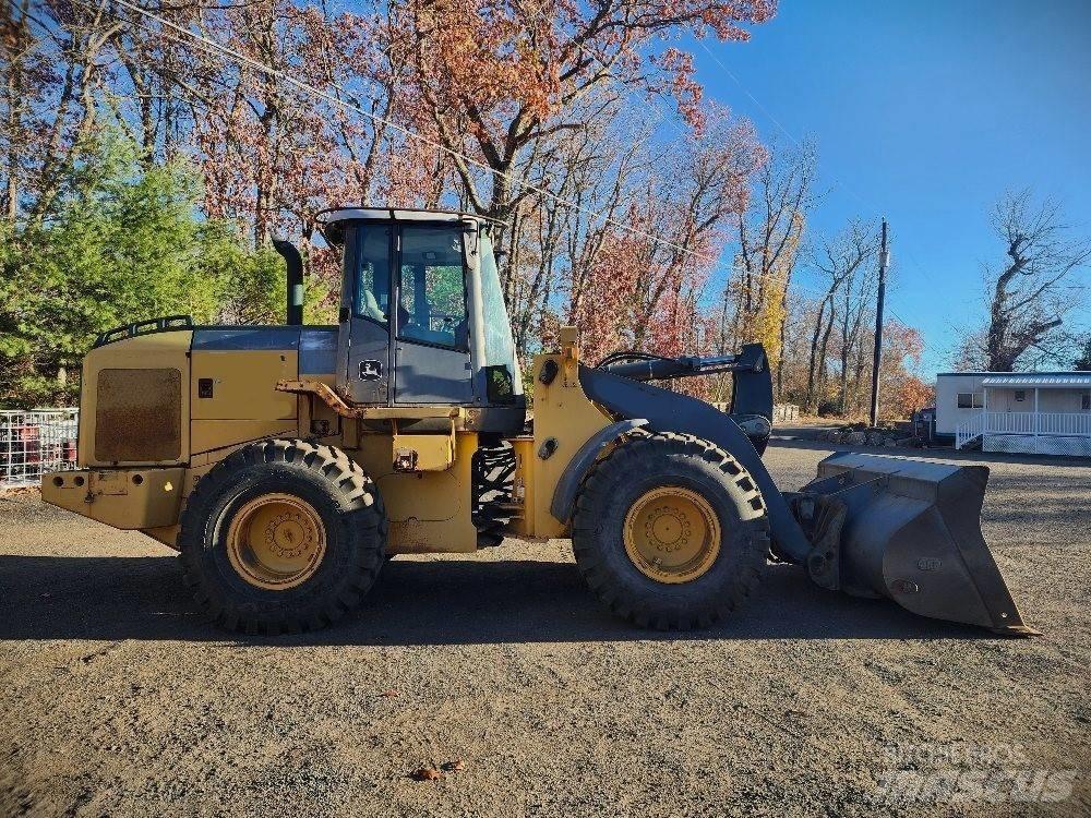 John Deere 624 J Naudoti ratiniai krautuvai