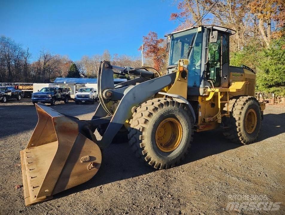 John Deere 624 J Naudoti ratiniai krautuvai