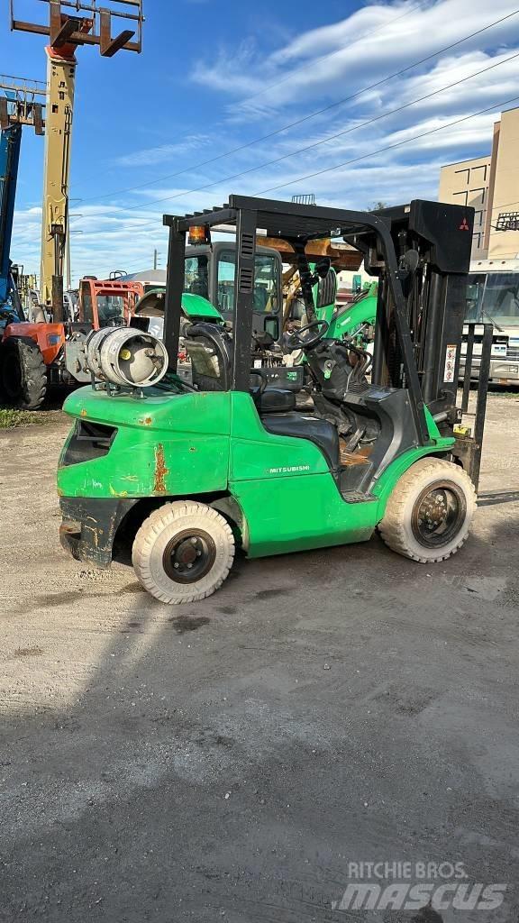 Mitsubishi FG30N Šakiniai krautuvai - Kita
