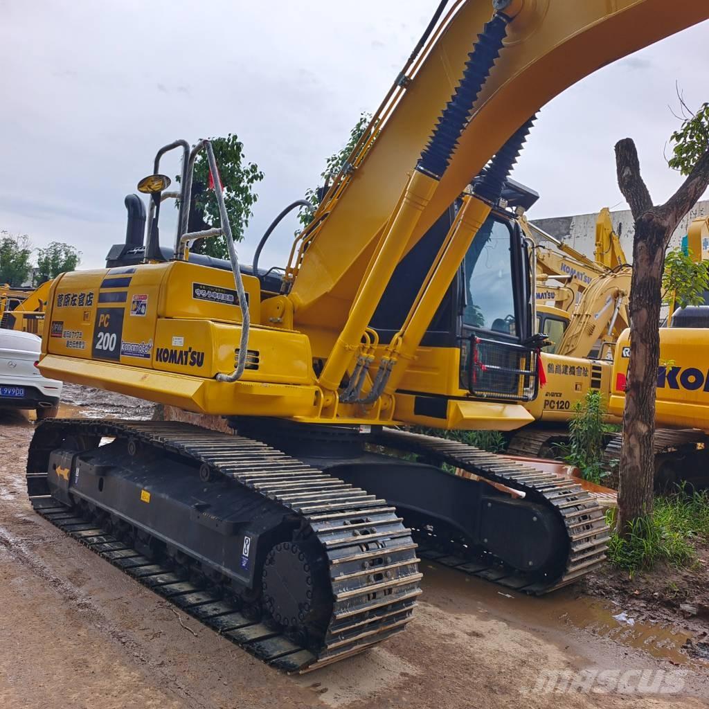Komatsu PC 200 Vikšriniai ekskavatoriai