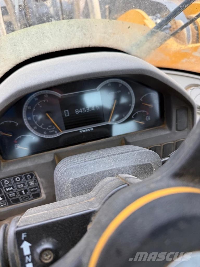 Volvo L 150 H Naudoti ratiniai krautuvai