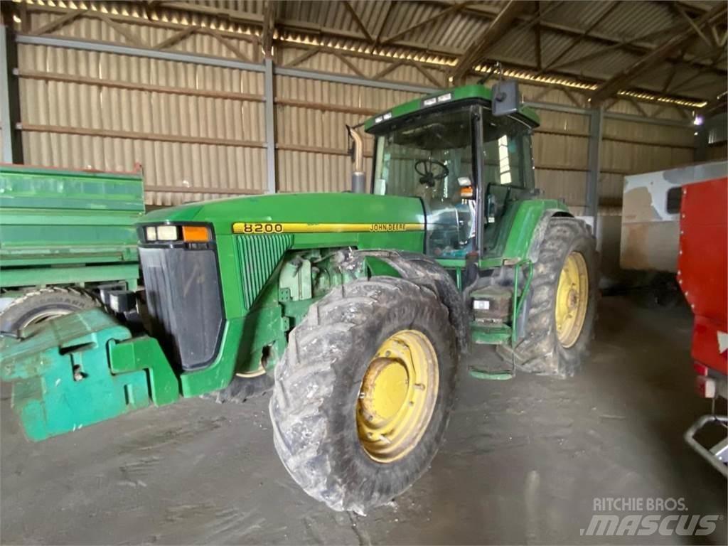 John Deere 8200 Traktoriai